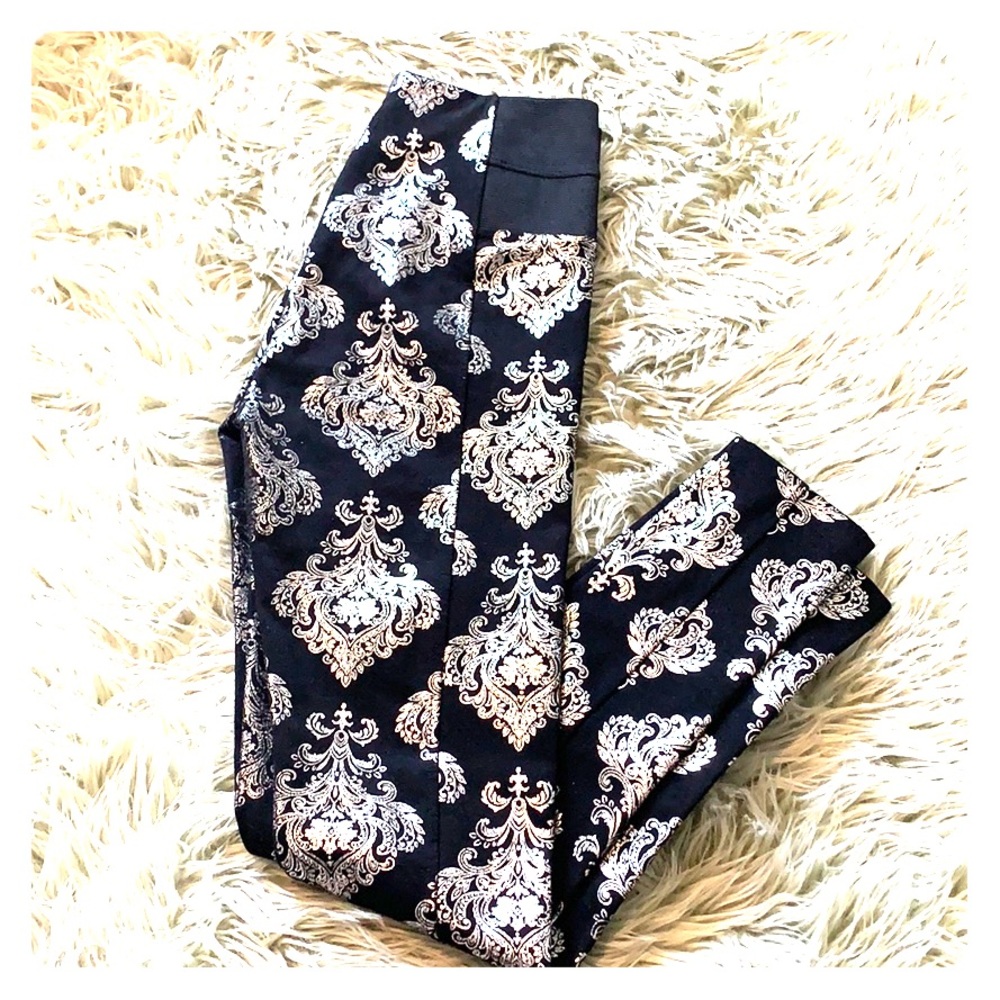 Connection 18 patterned seamless leggings. NWOT!